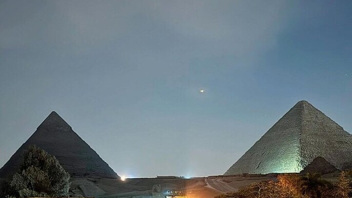 Explore pyramid half day tour