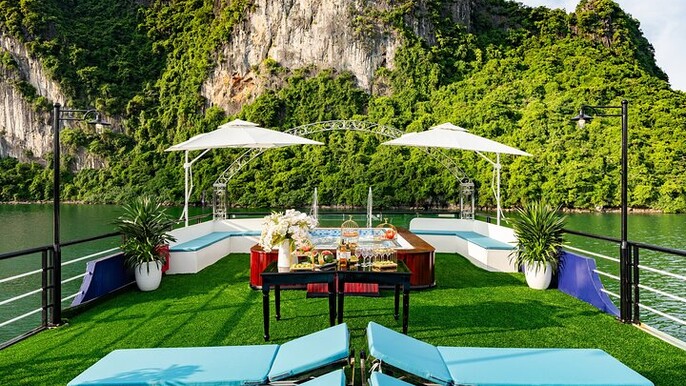 Sonata Cruise: Halong Bay Day Trip with Buffet and Jacuzzi Pool