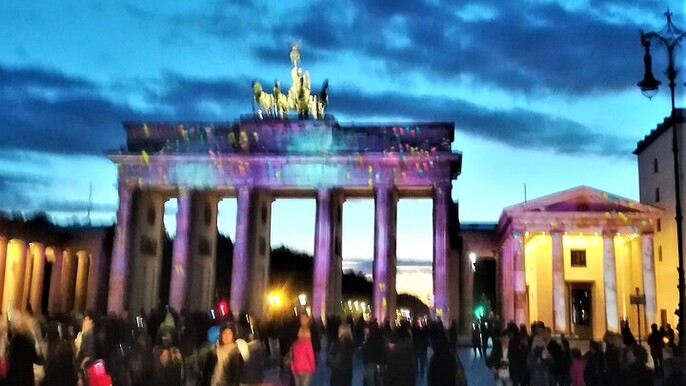 Festival of Light Berlin Rickshaw Tour start Brandenburger tor