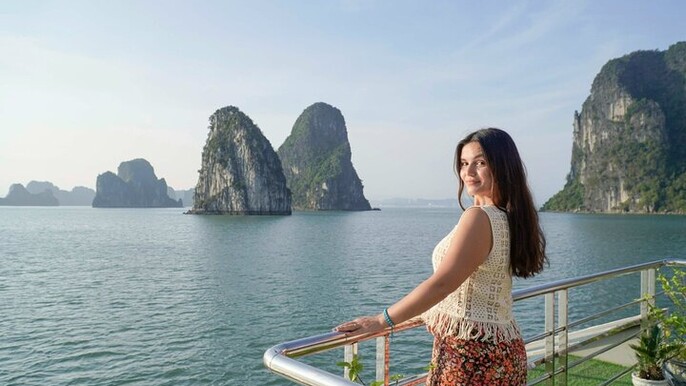 Halong Bay Day Tour with Expressway,Cave,Island,Beach from Hanoi