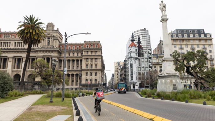 Football, Murals, and Local Flavors: A Bike Tour in Buenos Aires