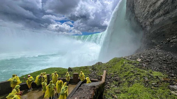 Private Niagara Falls Day Trip from Toronto (Up to 4 People – Black SUV)