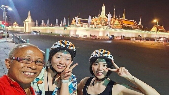 Bangkok After Dark Guided Bike Tour with Temple Views