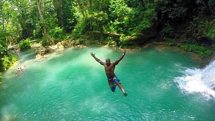 Blue Hole Island Gully and Glistening Water Lagoon night Tour