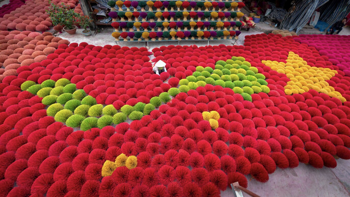 Hanoi Full Day City Tour: Temple of Literature, Ho Chi Minh Mausoleum, Train Street & Cultural Villages