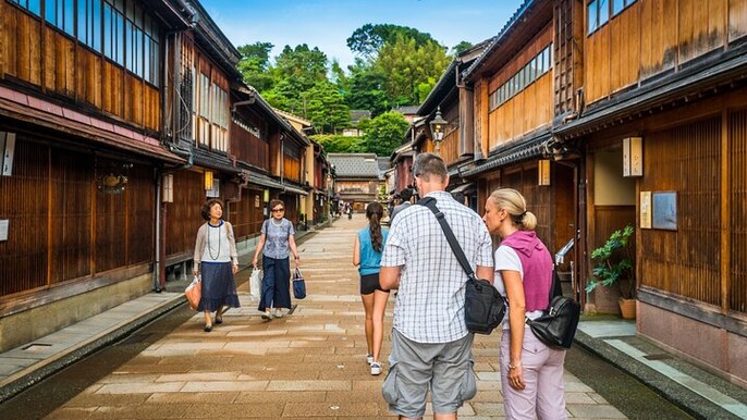 Must-See Kanazawa: Private & Personalized Tour with a Local Guide