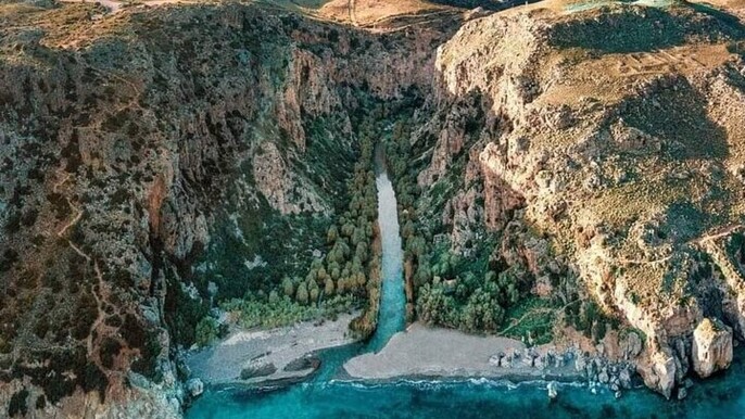 Private Rethymno old town,kourtaliotiko waterfalls& preveli beach