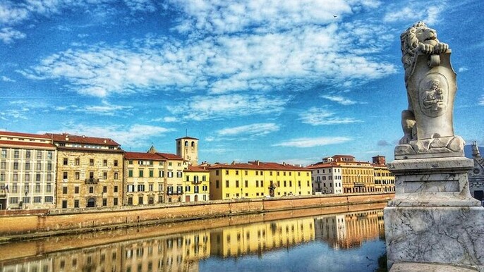 Pisa: The Electric Minibus Experience