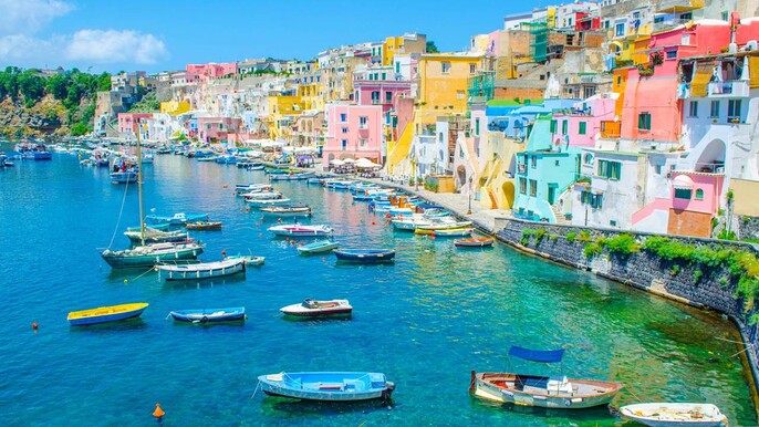 Procida: Boat ride around the island with pick-up from the hotel
