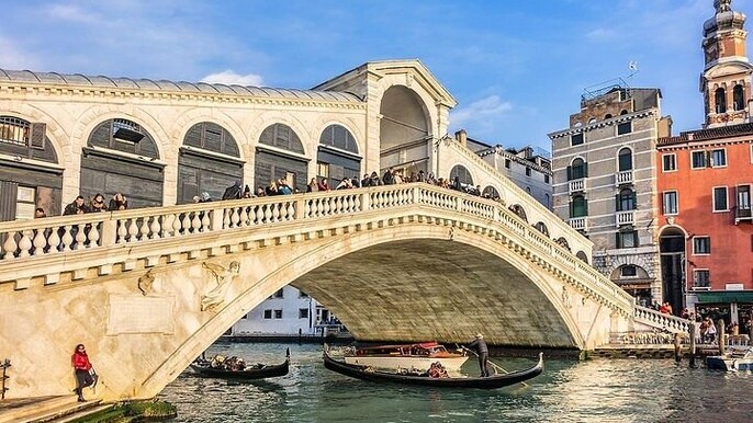 Morning Walking Tour of Venice with Mini Cruise