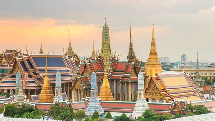 Bangkok: Grand Palace and Emerald Buddha Half Day Walking Tour