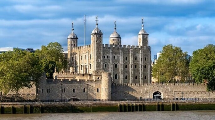 Tower of London and Crown Jewels private guided tour