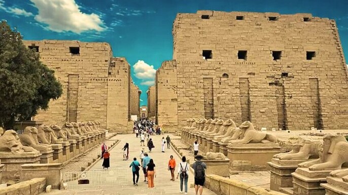 Cairo to Luxor tour: Valley of Kings, Hatshepsut, Karnak & Memnon