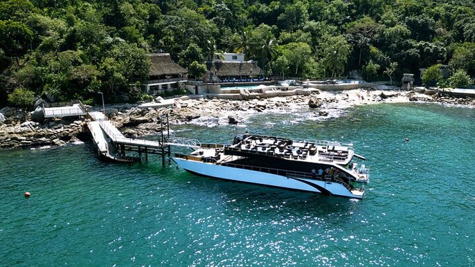 Mega Yacht ALL INCLUSIVE Remote Paradise Beach Adventure
