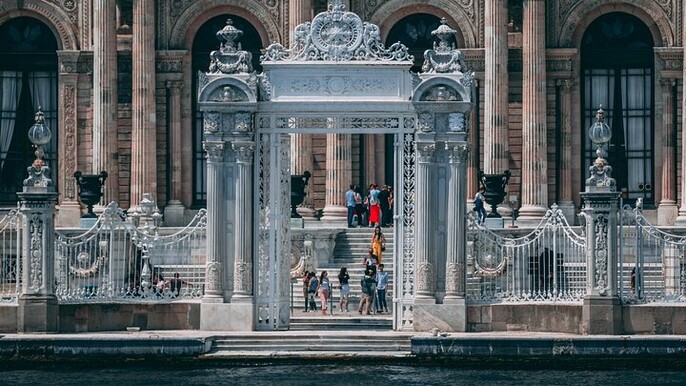 Istanbul Combo: Bosphorus Cruise & Dolmabahce Tour