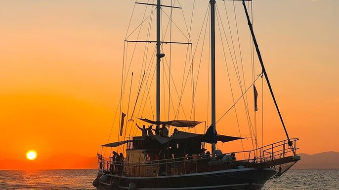 Sunset Dinner Cruise: Sunset, Swim, Drinks, and Dinner Onboard