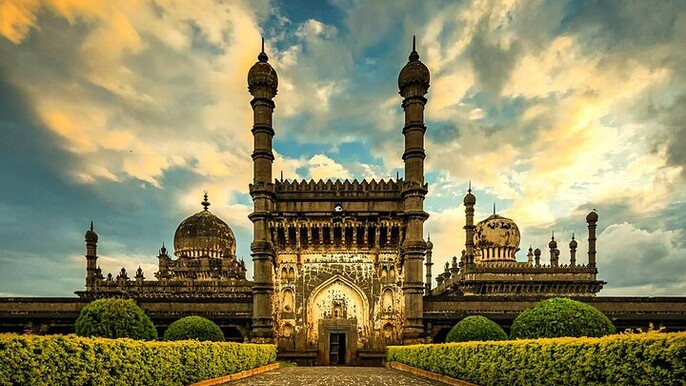 Hyderabad to Bijapur: Architectural Delights Tour