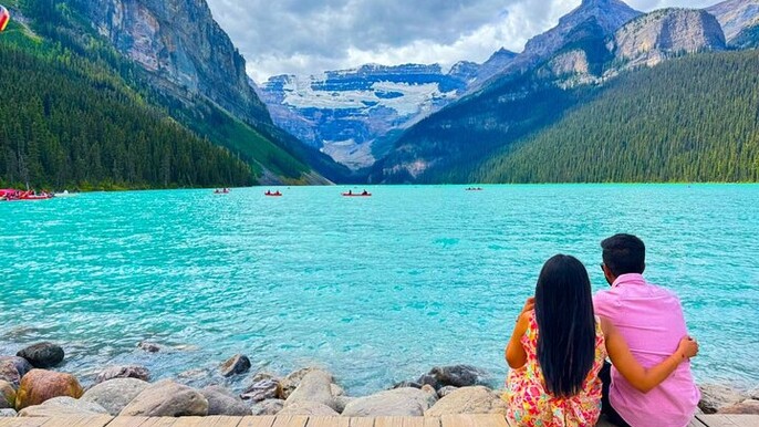 Shared Tour: Moraine Lake and Lake Louise from Calgary
