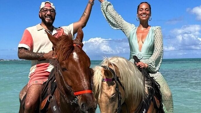 Private Transport to Horseback & ATV w/ Extra Stops (Ricks Café)