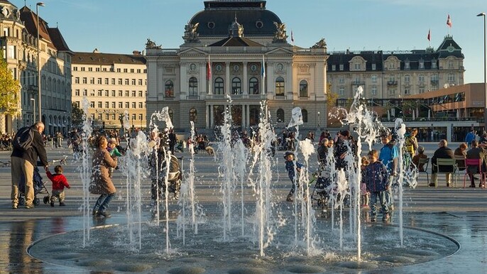 From Basel: Zurich Tour with Chocolate tasting and Lake Cruise