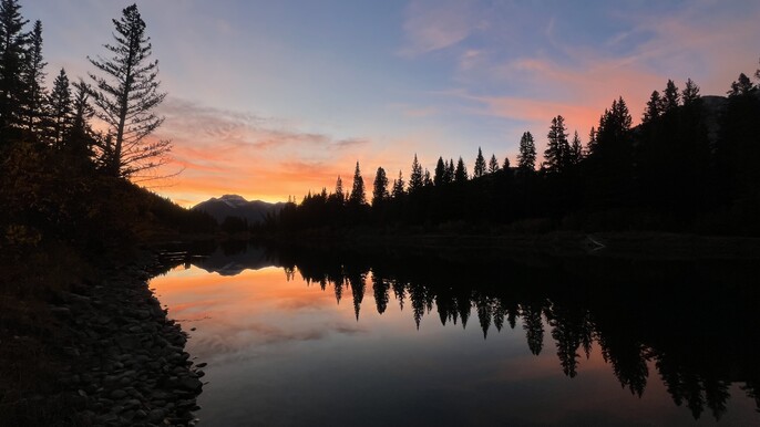 Lake Minnewanka Grizzly Bear Nature Walk & Hidden Gem Sunset