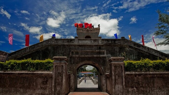 Vietnam’s Wartime Past Full Day DMZ Tour from Hue
