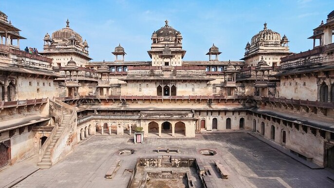 A Day Trip of Orchha from Khajuraho in Private Car with Guide