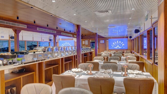 Dubai Marina: Luxury Dinner Cruise with Live Show, Open Bar & DJ (Premium Package)