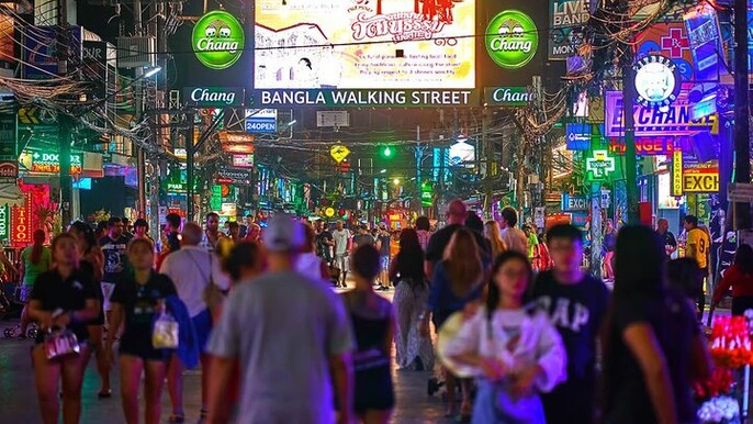 Phuket Nightlife Tour, Free Entry Bar and Club Crawl