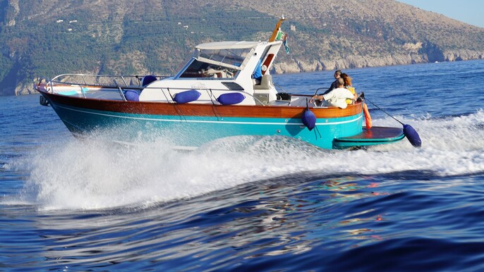 Small Group Tour Positano & Amalfi by boat