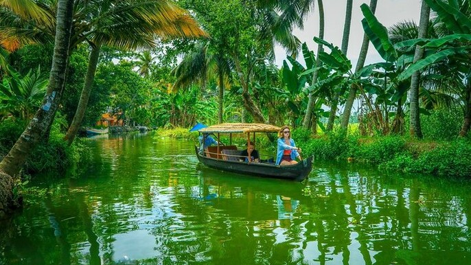 Colony, Backwaters & Beaches of Kerala (7 Days)