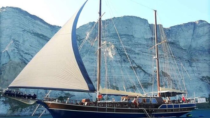 Athens Riviera Half-Day Cruise – Swim, Lunch & Drinks Included!