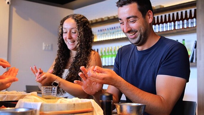 Osaka 6hr Private Guided Tour and Sushi Making Experience