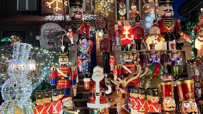 New York: Dyker Heights Christmas Tour