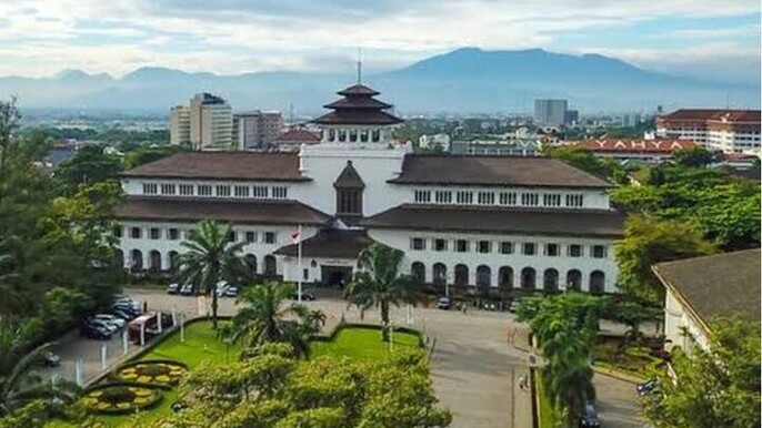 Private Guided Volcano and Stony Bubble Tour in Bandung