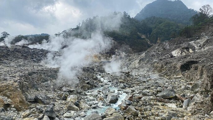 Jakarta Bogor Track to Ratu Crater