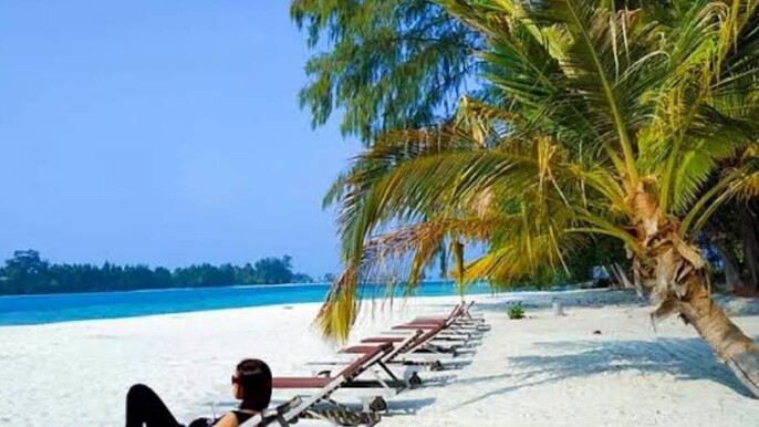 Jakarta Thousand Islands Tour With Sunbathing, Canoeing and Snorkeling