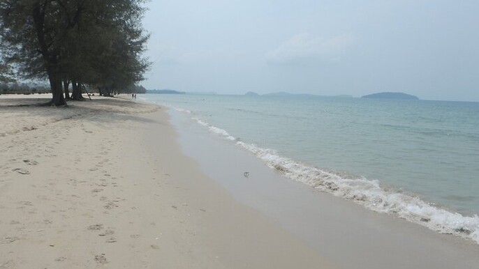 10 Day Cambodia Temples Beaches and Capital City