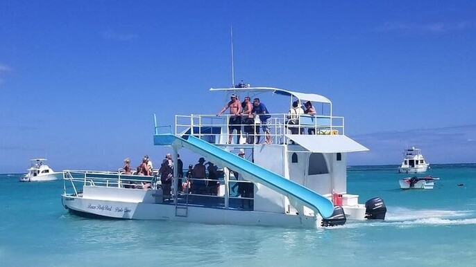 A Shared Sailing Experience at Playa Bibijagua