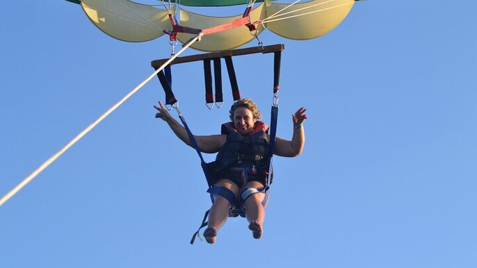 Parasailing Experience Over the Red Sea & Hotel Pickup – Somabay