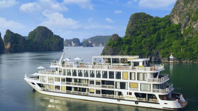From Hanoi: 2-Day Halong Bay Escape on Hermes Luxury Cruise