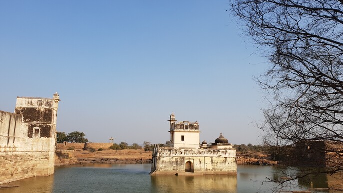 Udaipur To Jaipur Transfer with Guided Tour of Pushkar & Chittorgarh Fort.