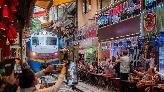 Half-day/Full-day Tour: City Sights,Incense Village &Train Street