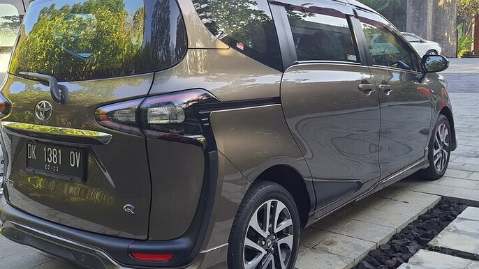 Bali Airport Transfer Pickup & Drop off Seminyak Area Luxury Car