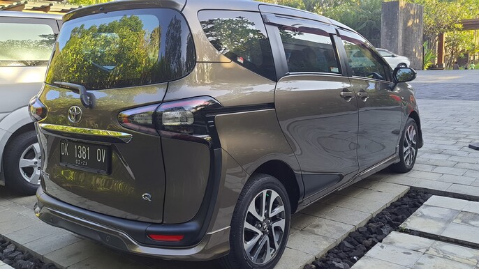 Bali Airport Transfer Check in or Check out Sanur Area Luxury Car