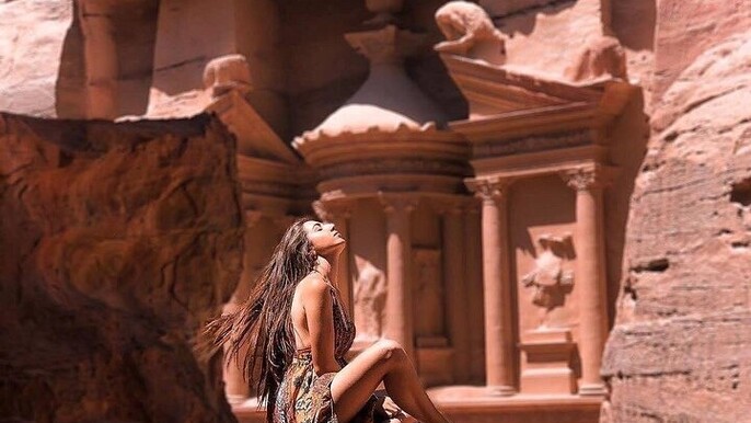Explore Petra Highlights: Private One-Day Tour from Amman or QAIA