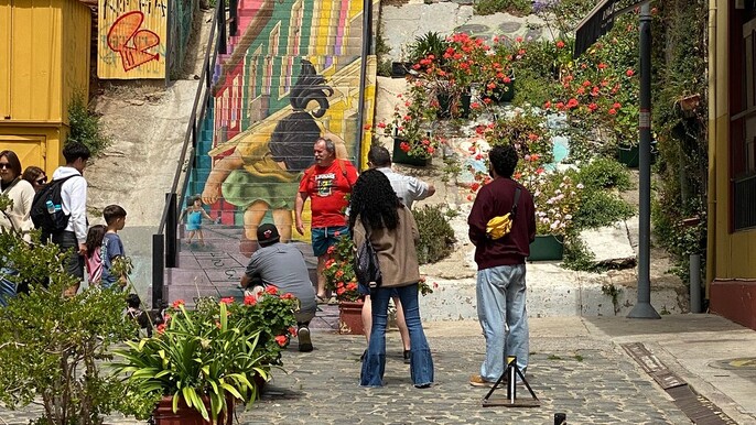 3-Day Private Tour from Santiago: City Tour, Valparaíso & Casablanca Wine, and Andes Mountains with Wine and Hot Springs