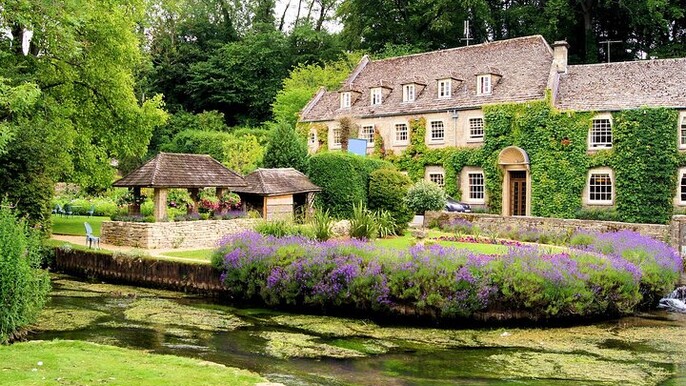Cotswolds full-day tour from London