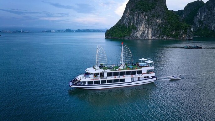 5star Cruise Halong Bay Day Trip: Buffet Lunch & Limousine Bus