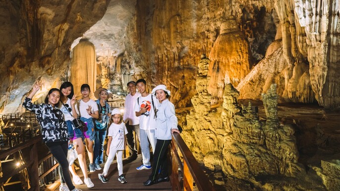 From Hue: One day explore Paradise Cave, Thien Duong cave